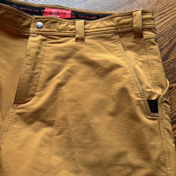 Western Rise gold 4-way stretch water resistant tech fabric travel shorts. XXL. - Picture 3 of 8